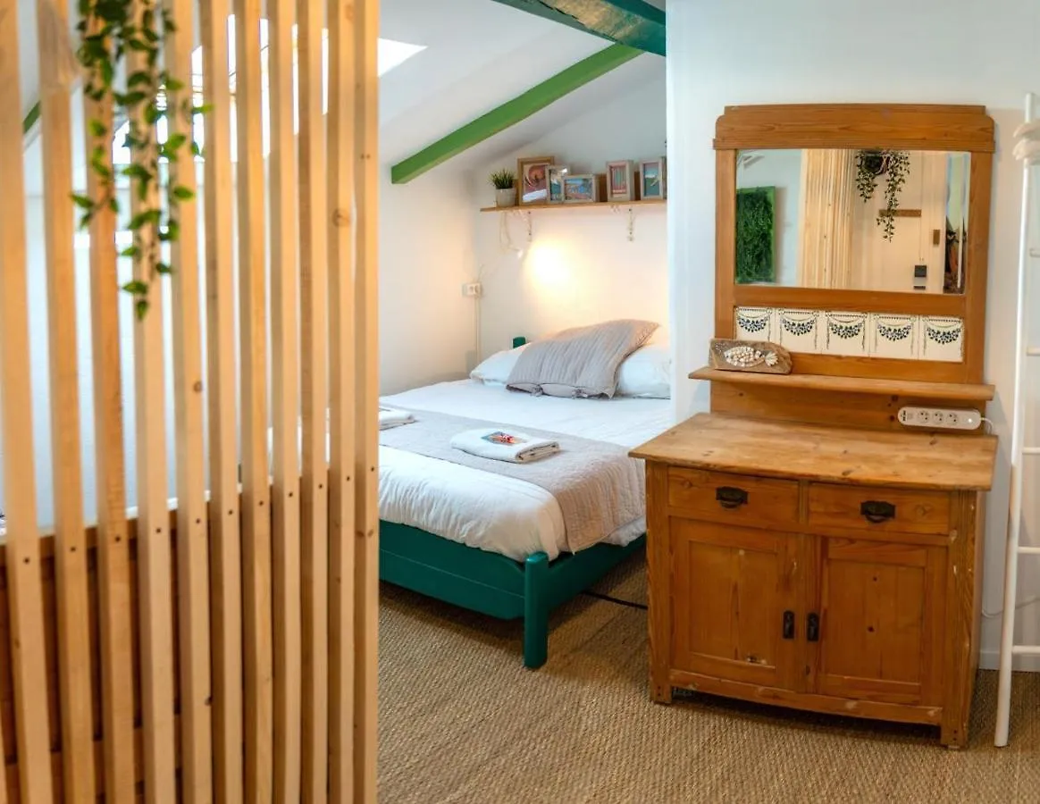 Surf Hostel Biarritz Bed & Breakfast